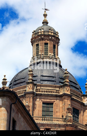 Clerecia Kirche und Jesuit College der Universidad Pontificia de Salamanca, Salamanca, Kastilien und Leon, Spanien Stockfoto