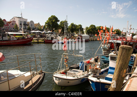 Angelboote/Fischerboote in den alten Strom, alte Kanal, Warnemünde, Deutschland Stockfoto