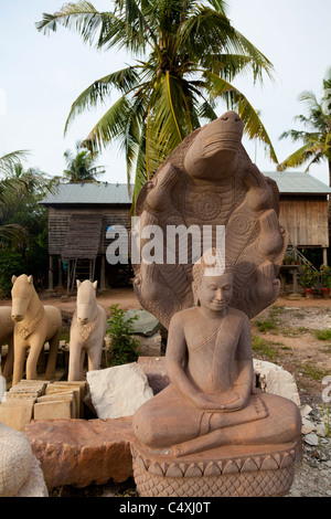 Naga-Buddha-Statue im Steinmetz - Kampong Thom Provinz, Kambodscha Stockfoto