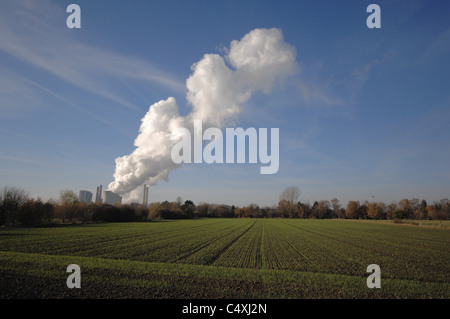 Kraftwerk Weisweiler in der Landschaft. Stockfoto