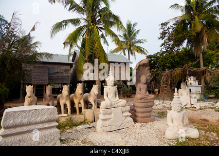 Stein Buddha-Statuen im Steinmetz - Kampong Thom Provinz, Kambodscha Stockfoto