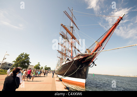 Großsegler am Kai, Warnemünde, Deutschland Stockfoto