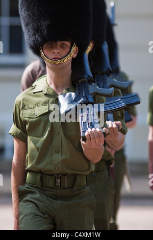 Wachen Bohren Praxis in Wellington barracks Stockfoto