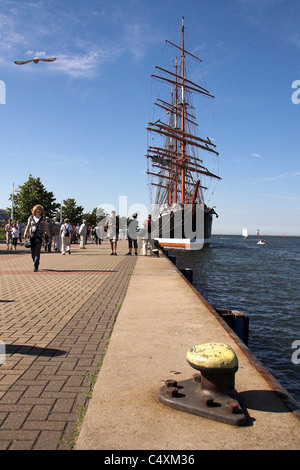 Großsegler am Kai, Warnemünde, Deutschland Stockfoto