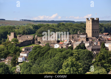 Richmond Castle und Stadtmauer, North Yorkshire, England, Großbritannien Stockfoto