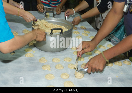 Produktion von thai Palmzucker im Hause Fabrik, Amphawa schwimmenden Markt, thailand Stockfoto