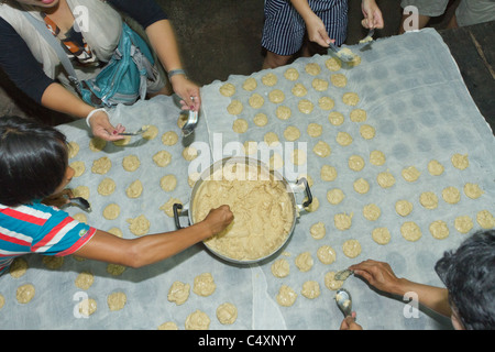 Produktion von thai Palmzucker im Hause Fabrik, Amphawa schwimmenden Markt, thailand Stockfoto