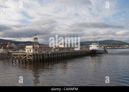 M.V. Saturn CalMac Auto & Passagierfähre angedockt Dunoon Pier Argyll & Bute Schottland UK-Vereinigtes Königreich Stockfoto