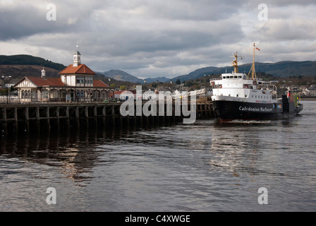 M.V. Saturn CalMac Auto & Passagier Fähre nahenden Dunoon Pier Argyll & Bute Schottland-UK-Vereinigtes Königreich Stockfoto