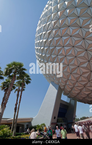 Raumschiff Erde geodätische Kugel im Epcot Themenpark und Center in Walt Disney World Resort Lake Buena Vista (Orlando), Florida Stockfoto