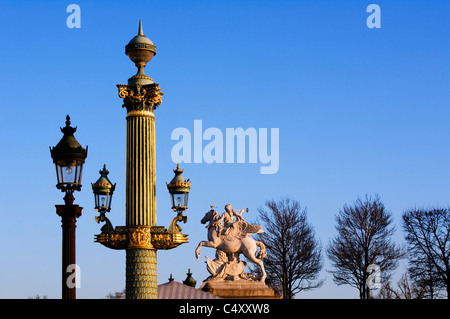Place De La Concorde, reich verzierte Laterne und Statuen, Paris, Frankreich Stockfoto
