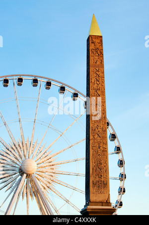 Obelisk und Riesenrad, Paris, Frankreich Stockfoto