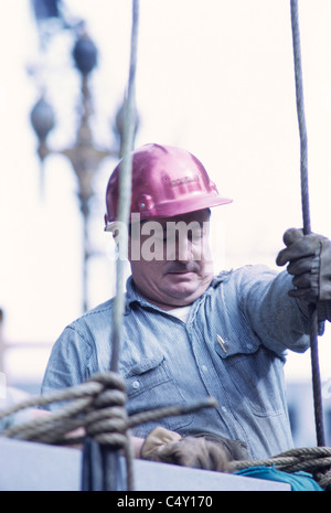 San Francisco, Kalifornien. Union Ausleger Haken bis um zu Kran beim Bau des Transamerica Pyramide © Bob Kreisel Stockfoto