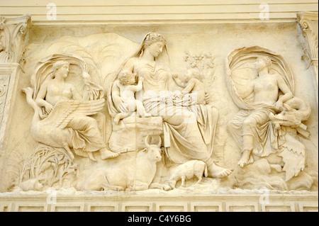 Italien, Rom, Ara Pacis Augustae, Basrelief Stockfoto