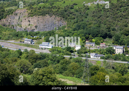 BlackRock-Dorf in der Clydach Schlucht mit den Leitern der Täler Straße Wales UK Stockfoto