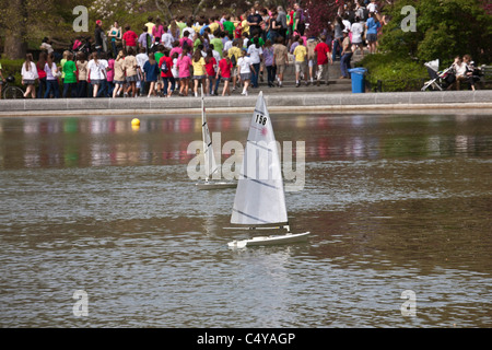 Segelboot Wasserteich Konservatorium in Central Park New York Stockfoto