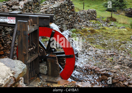 Rote Wasser-Rad Stockfoto