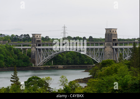 Britannia Bridge (Walisisch: Pont Britannia) über die Menaistraße zwischen der Insel Anglesey und dem Festland von Wales. Stockfoto