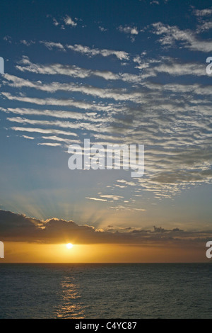 Blick auf den Sonnenuntergang vom El Faro Park und der Punta Higuero Leuchtturm in Rincon Puerto Rico Stockfoto