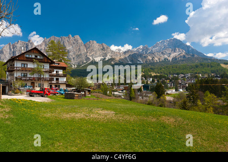 Cortina d ' Ampezzo in Richtung Pomagagnon und Monte Cristallo, Vento, Dolomiten, Italien, Europa Stockfoto