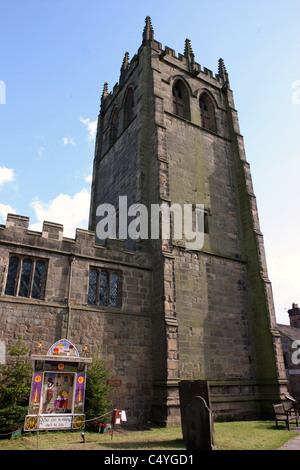 Youlgreave All Saints Church mit der 2011 gut-Dressing Stockfoto