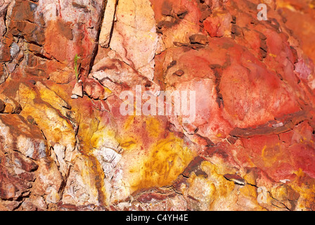 Beschaffenheit der Wand Eisenerzmine. Stockfoto