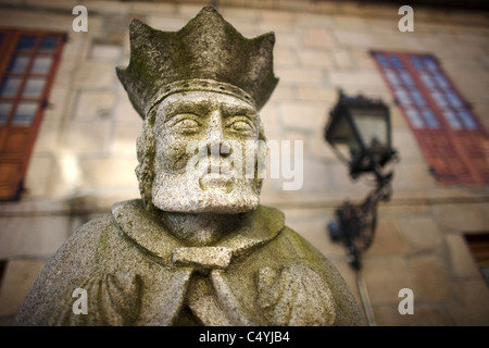 Eine Statue von König Alfonso IX in Sarria Stadt, in der französische Weg von St. James Weg, Lugo, Galizien, Spanien angezeigt Stockfoto