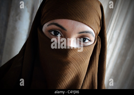 Bengali Muslima einen Schleier tragen Stockfoto