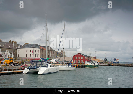 Yachten festgemacht im Waterfront des Hafens Lerwick, Shetland-Inseln. SCO 7358. Stockfoto