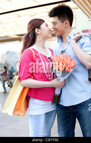 Romantisch zu zweit einkaufen Stockfoto