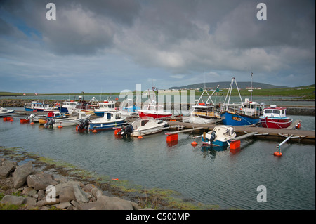 Die Bootsliegeplätze am Hafen von Hamnavoe, Shetland-Inseln. SCO 7378 Stockfoto