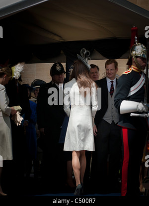 Die Herzogin von Cambridge, Ankunft nach Windsor Castle zum Garter Day 2011, Ansicht von hinten Stockfoto