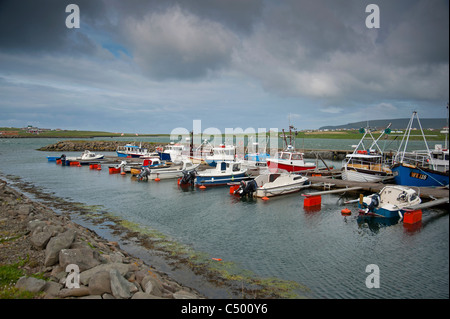 Die Bootsliegeplätze am Hamnavoe, Burra auf den Shetland-Inseln Stockfoto