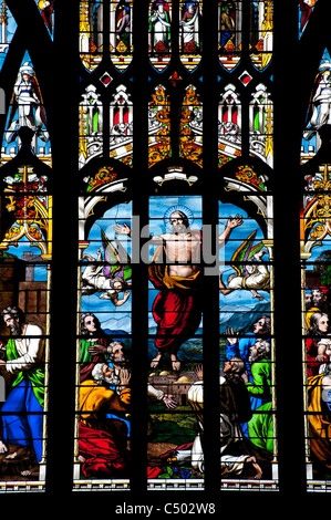 Atemberaubenden Glasfenster in Norwich Cathedral, East Anglia, England. Stockfoto