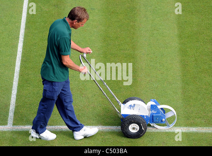 Abstecken der Gerichtshof WIMBLEDON LAWN TENNIS CLUB WIMBLEDON LAWN TENNIS CLUB WIMBLEDON LAWN TENNIS CLUB WIMBLEDON LONDON 21 Jun Stockfoto