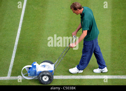 Abstecken der Gerichtshof WIMBLEDON LAWN TENNIS CLUB WIMBLEDON LAWN TENNIS CLUB WIMBLEDON LAWN TENNIS CLUB WIMBLEDON LONDON 21 Jun Stockfoto