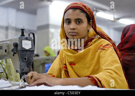 Bangladesch, Textilindustrie in Dhaka, Firma produzieren Textilien wie T-Shirts für den Export für westliche Discounter - Bekleidung Kleidung T-shirt Kleidung Stockfoto