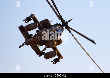 Israelische Luftwaffe AH-64A Apache im Flug Stockfoto