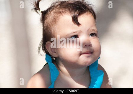 Porträt eines 18 Monate alten Mädchen Stockfoto