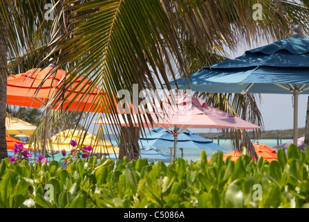 Familienstrände auf Castaway Cay bieten einen angenehmen Tag der Sonne, Sand und Meer für Disney Cruise Line Gäste, Bahamas Stockfoto