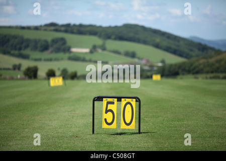 Abstand Markierungen auf einen Golf-Übungsplatz. Bild von James Boardman. Stockfoto