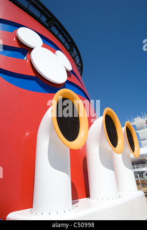 Dieses kultige Paar Ohren verschönern die Stapel von Disney Cruise Line neue 4.000 Passagiere Disney Dream, Bahamas Stockfoto