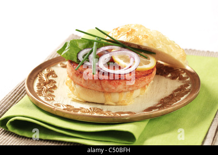 Nahaufnahme von lecker Lachs burger Stockfoto