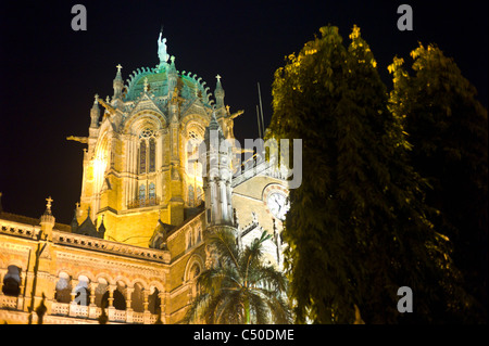 Prinz Wales Museum (Chhatrapati Shivaji Maharaj Vastu Sangrahalaya) von Mumbai bei Nacht, Maharashtra, Indien. Stockfoto