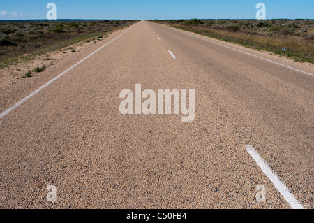 Outback Australien Highway über die Nullarbor Plain Stockfoto