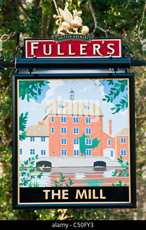 Die Mühle Pub Schild, Elstead, Surrey, UK Stockfoto