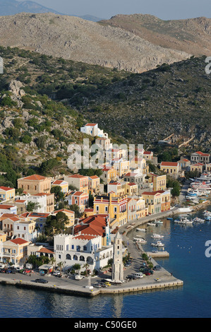 Symi. Dodekanes-Inseln. Griechenland. Hafen von Gialos. Stockfoto