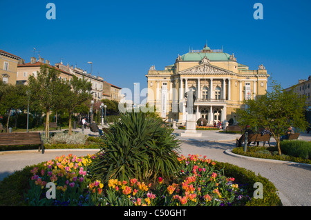 Kazalisni Park vor der Croatian National Theatre außen Rijeka Stadt von Golf von Kvarner Kroatien Europa Stockfoto