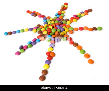 bunte Bonbons gemacht in der Sonne Form isoliert auf weißem Hintergrund Stockfoto