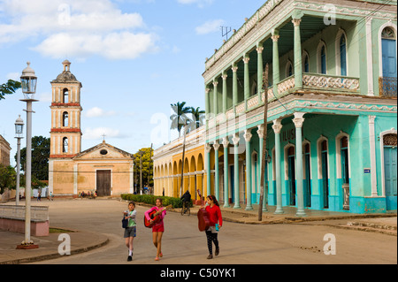 Virgen del Buen Viaje Kirche und Häusern im Kolonialstil, Remedios, Kuba Stockfoto